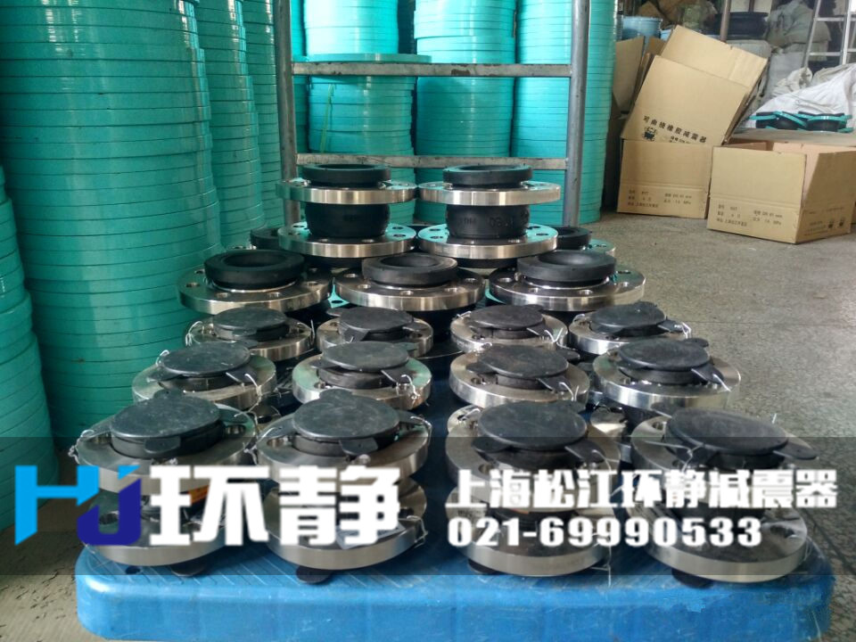 襯四氟<a href=http://www.zzhoudj.com/products/xiangjiaojietou/danqiu target=_blank class=infotextkey>單球體<a href=http://www.zzhoudj.com target=_blank class=infotextkey>橡膠接頭</a></a>發(fā)貨實圖